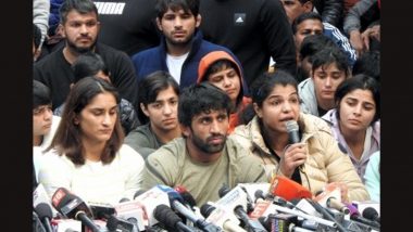 'Naukri Ka Darr Mat Dikhayiye' Sakshi Malik, Bajrang Punia and Vinesh Phogat Threaten To Quit Railways Job; Wrestlers Say 'Our Lives Are at Stake, Will Leave Job if It Hinders Justice'